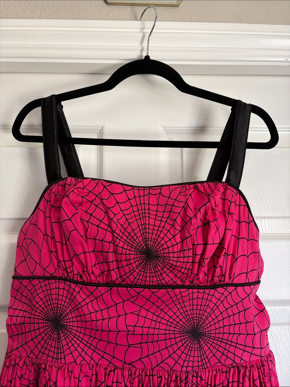 1950S SWING SUNDRESS AND SCARF IN HOT PINK SPIDER WEB PRINT - Picture 3 of 9